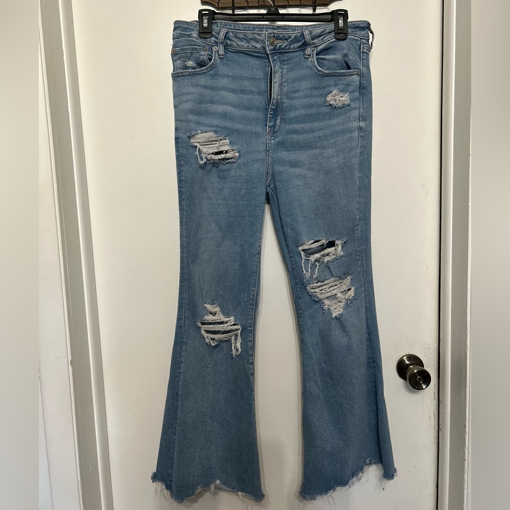 American Eagle flare leg, destroyed jeans. Sz 14 short.